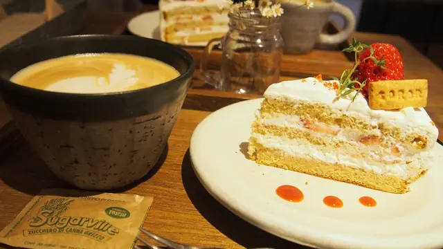 Cafeめぐり♡ 〜苺のデザートが食べたい編🍓〜