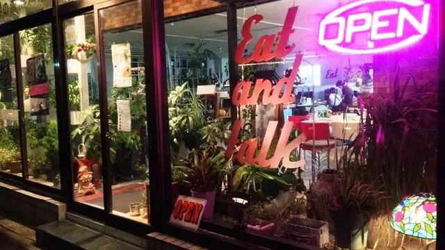 EAT and TALKで世界の家庭料理と週末のライブを楽しもう！