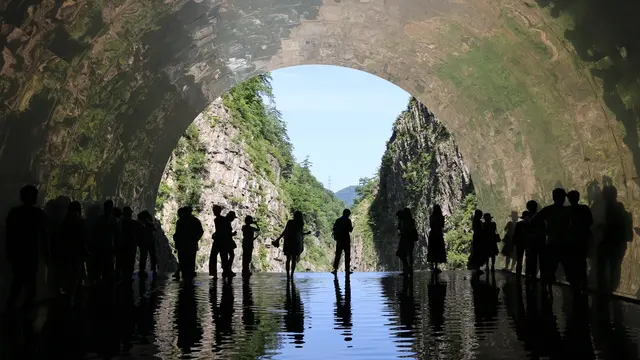 アートと新潟の絶景を巡る！〜越後妻有里山現代美術館キナーレ・清津峡渓谷トンネル・星峠の棚田〜