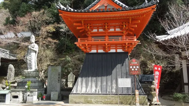 桜咲く紀三井寺