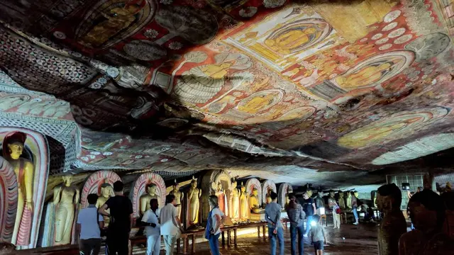 初めてのスリランカ旅|車に乗って世界遺産・ダンブッラ石窟寺院へ
