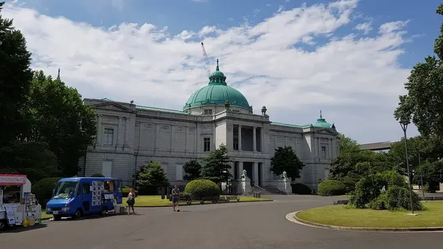 東京で落語を聞く。あと美術館