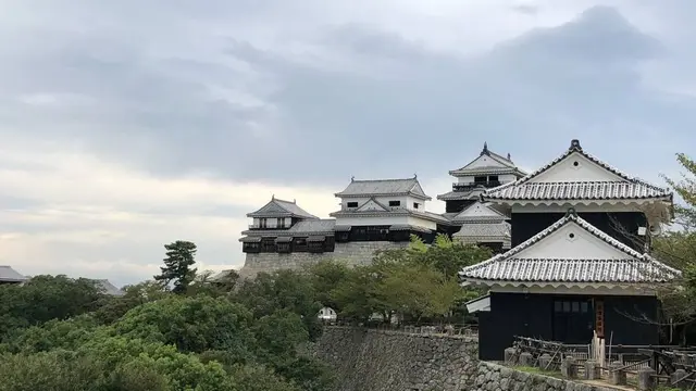 現存12天守の松山城を中心に楽しみきる!