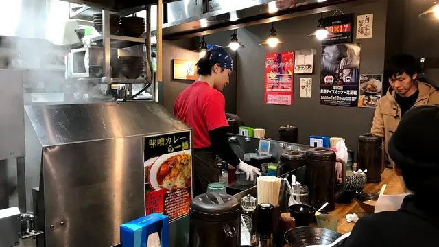 辛さとシビレを求めるならここに行くべし！三田の旨辛ラーメン【やっとこ】