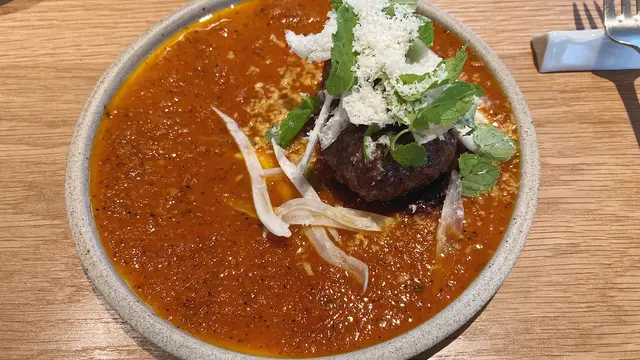 飯田橋に一泊!神楽坂を散策して、噂のcavemanへ