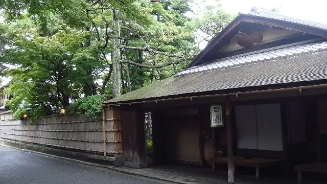 朝からちょっと贅沢に。京都の茶庭と朝粥と。