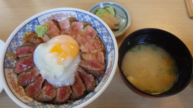 阿蘇内牧であか牛丼に舌鼓を打ちながら温泉をハシゴ