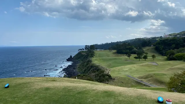 世界ゴルフコース100選の川奈を楽しむ！