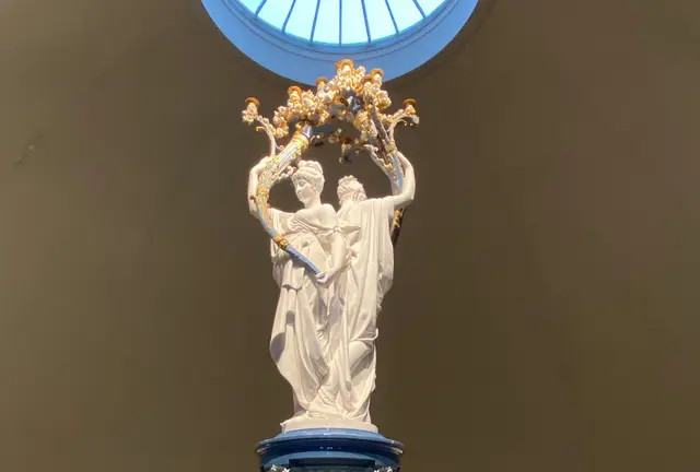 パリでフランスアンティーク陶磁器に触れる旅