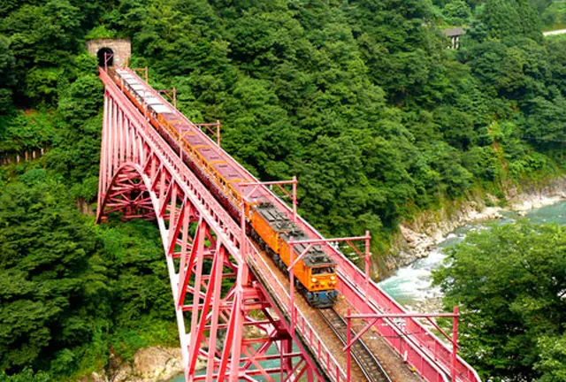 トロッコで巡る！黒部峡谷満喫旅
