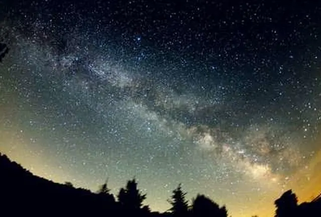 谷川岳で夏の満天の星空と天の河を見上げる／天神平