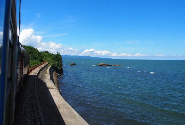 2泊3日で１都９県「日本海を見る旅」。ローカル列車でめぐります。ぜひ、みなさんにもこの感動を。