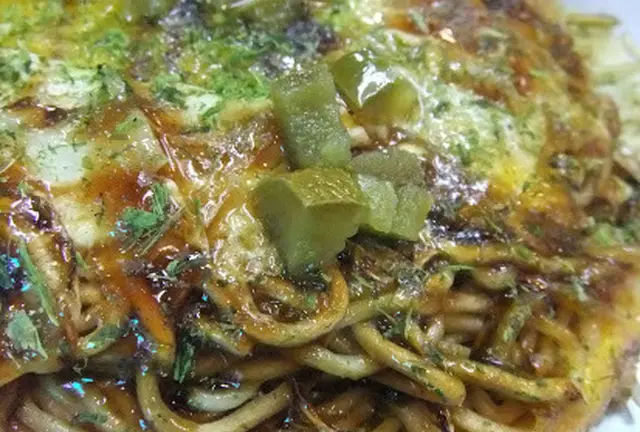 広島と言ったら、まずはお好み焼き。いま人気沸騰中のロペズをお試しあれ。
