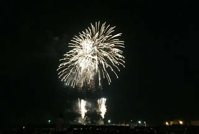 激烈に穴場の花火大会は大磯です。海水浴と花火をセットで快適に！