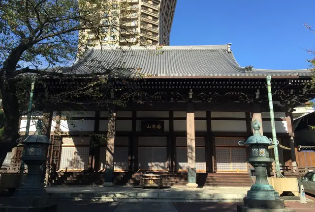 麻布十番商店街でジャンクに食べ歩き＋ショッピングからの大銀杏見物！