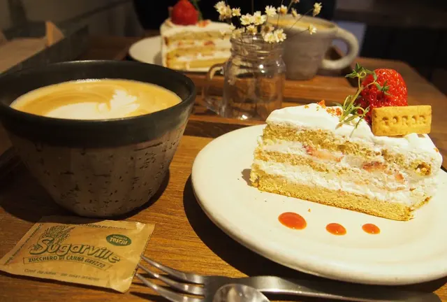 Cafeめぐり♡ 〜苺のデザートが食べたい編🍓〜