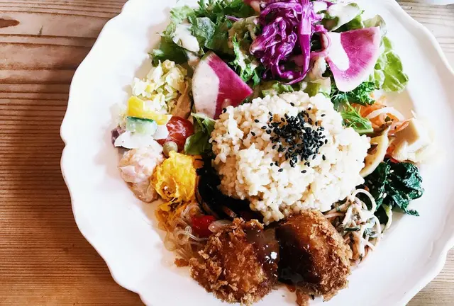 【都内】…まるで！椅子取りゲーム！？行列必須の「大本命ランチ」！！