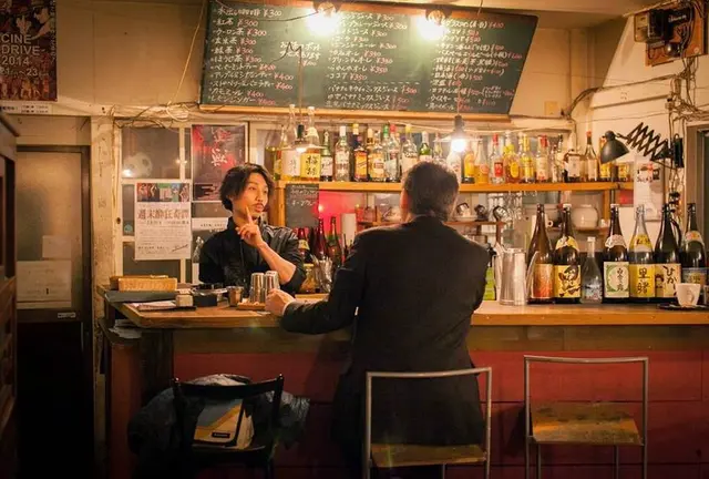 カメラを持って、映画のようなお店をまわる1日。
