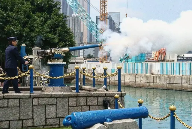 香港【銅鑼湾～湾仔】正午に響く大砲 "ヌーンデイ・ガン" ＆ 庶民パワー溢れる"街市"見学