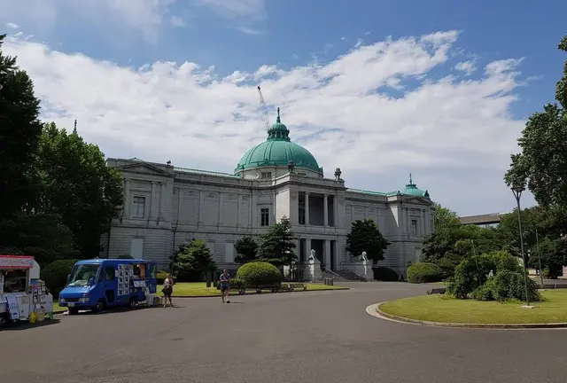 東京で落語を聞く。あと美術館
