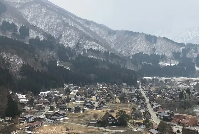 世界遺産！！冬の"白川郷" 、飛騨高山、金沢1泊2日バスの旅&グルメ&温泉　バス旅満喫