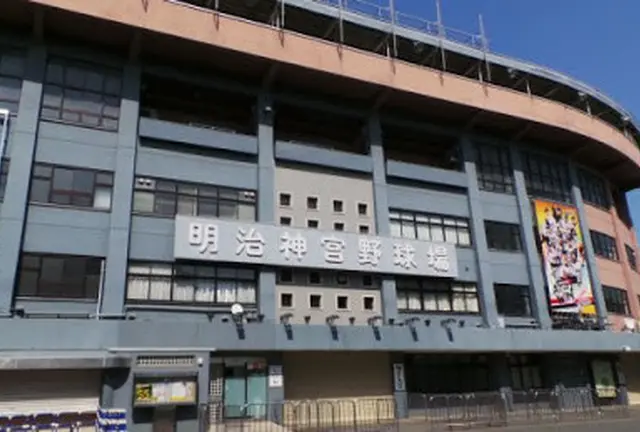気持ちの良い季節だからワインで野球観戦