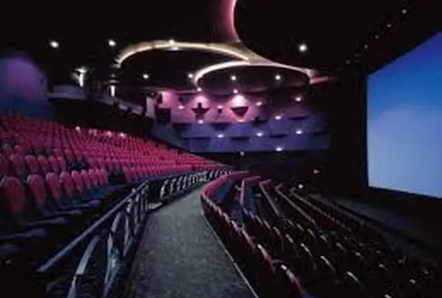 夜映画を観るならやっぱり六本木ではないでしょうか