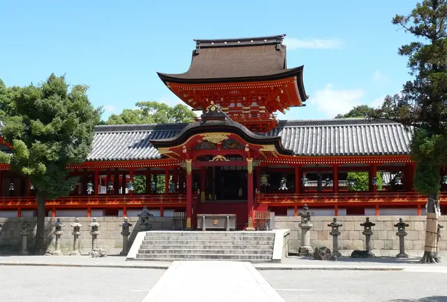 源頼朝から松下幸之助まで、有名武将や偉人たちが崇敬した石清水八幡宮を訪ねる。