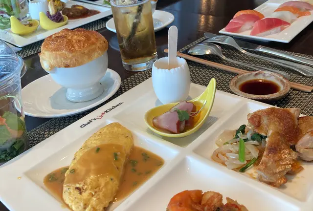 竹芝でランチして、船に乗ってスカイツリーを目指す