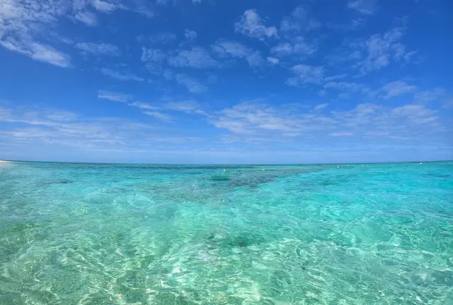 沖縄泊港から日帰りで行ける！美しい海に癒されるナガンヌ島