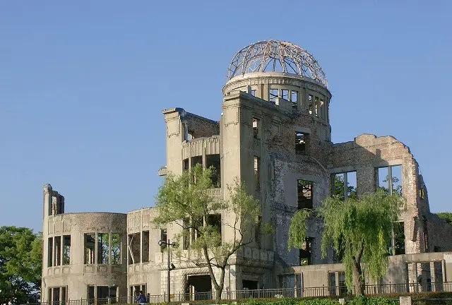 異質で孤高な存在感。一度は行くべし。原爆ドームと平和記念資料館