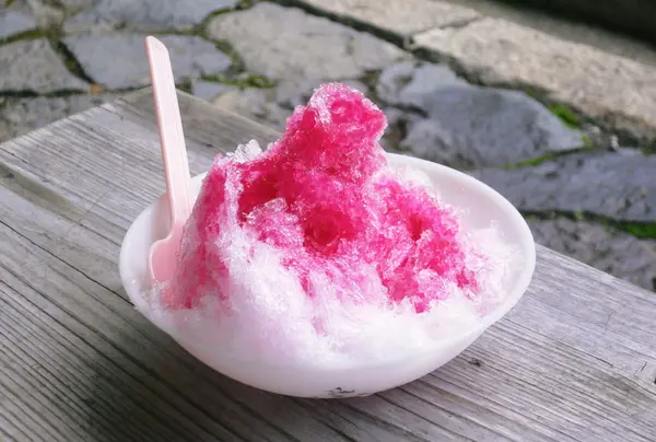 かき氷をお供えして参拝