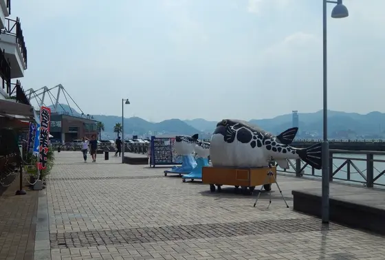 海峡が見渡せるデッキでのんびり
