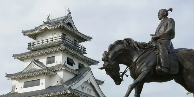 今治城と今治B級グルメ、第52番から始める四国巡礼の旅