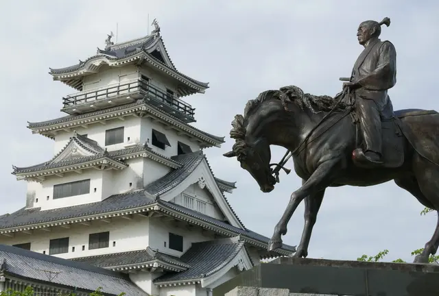 今治城と今治B級グルメ、第52番から始める四国巡礼の旅