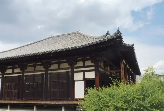 飛鳥時代の瓦も…？
