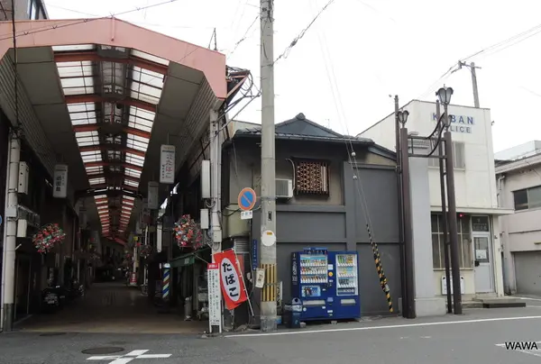 飛田本通南商店街のアーケード南詰