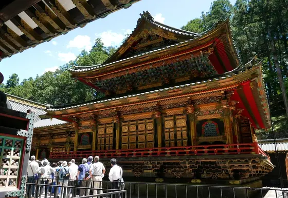 当然本堂もキンキラキンで
