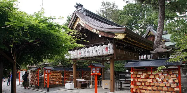 京の魅力　紅葉の東山パワースポット巡りとグルメ、カフェ　by京都市未来まちづくり100人委員会