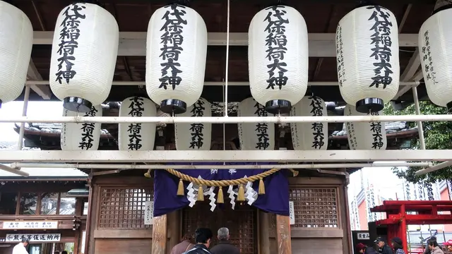 千代保稲荷で串かつを食べ、極彩色の巨大乙姫像に会いに行こう！