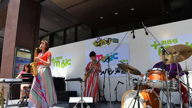 梅田・茶屋町で無料の音楽ライブ