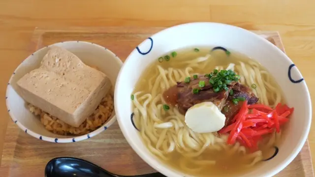 沖縄🌺来たら絶対に食べてほしい沖縄在住者が選んだ他とちょっと違う!?個性派沖縄そば4選!