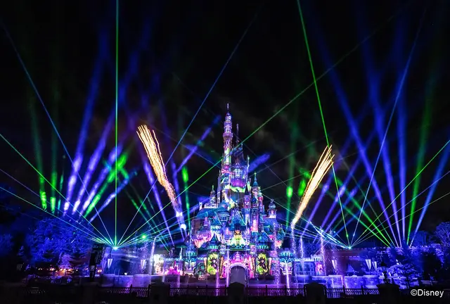 香港【ディズニーランド】新ナイトショー「モーメンタス」 華やかなプロジェクションマッピングは必見！
