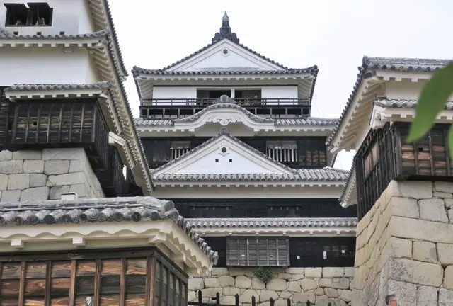 松山城と道後温泉、第44番から始める四国巡礼の旅