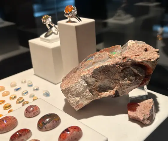 宝石ごとの展示