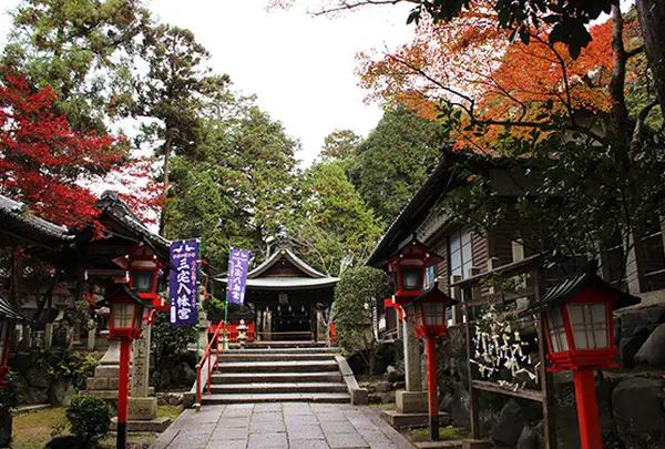 八幡前駅から三宅八幡宮駅へ歩く