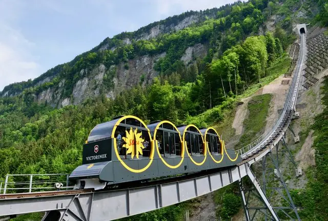 【スイス🇨🇭】Stoos(シュトース) 最高勾配110‰のドラム形ケーブルカーで行く旅