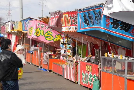 周囲には店も出てます