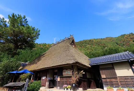 かやぶき古民家でほっとひと息