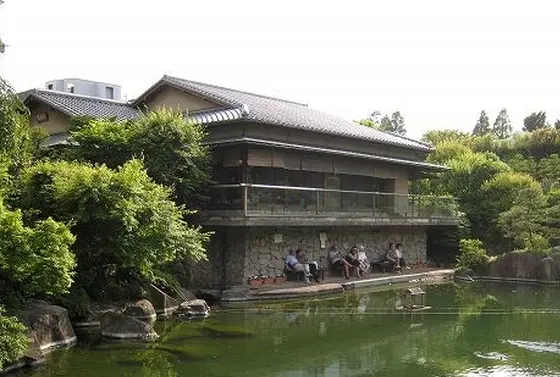 数寄屋造の赤鳥庵
